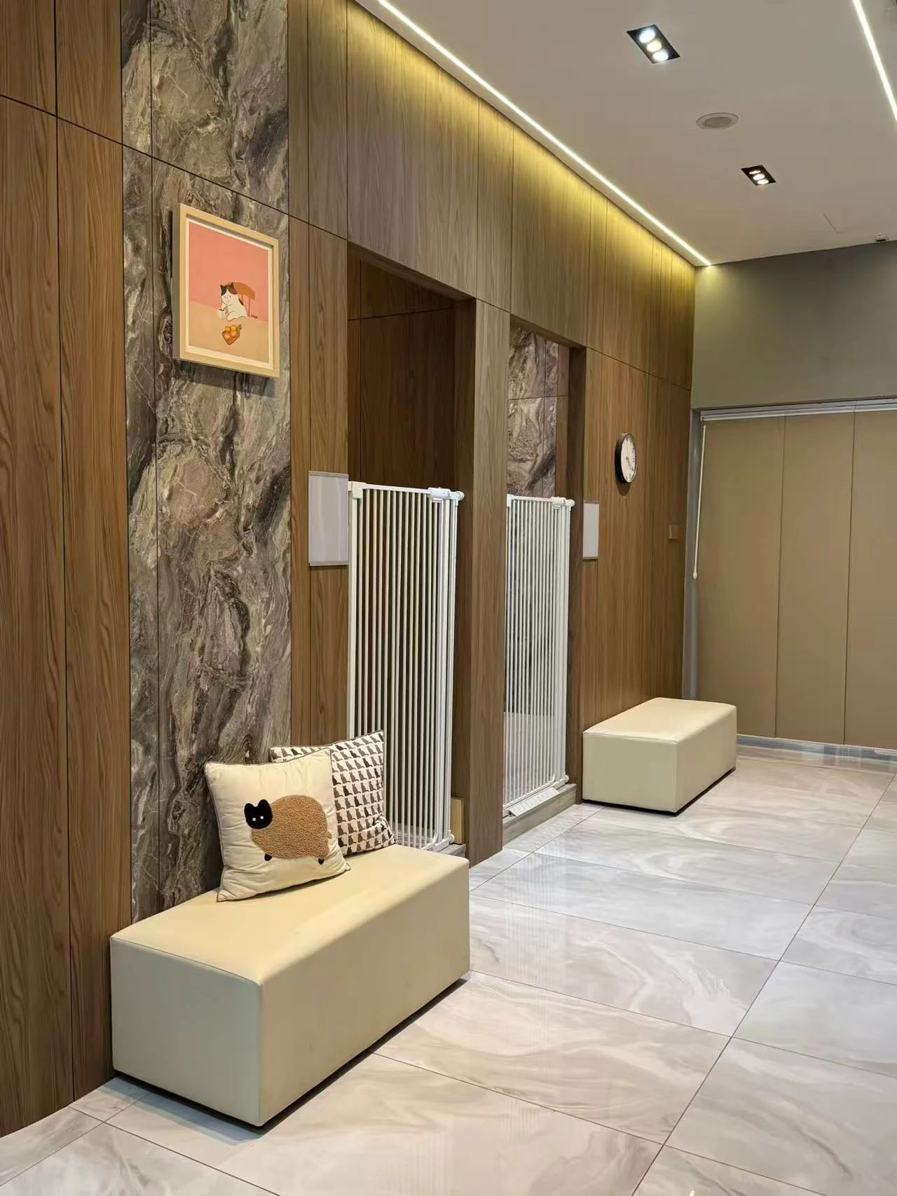 Warm reception and viewing hallway